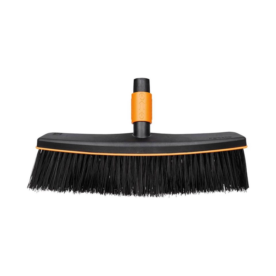 Fiskars 1001416 — Kokë furçe për oborr dhe tarracë QuikFit. Pamje e produktit.